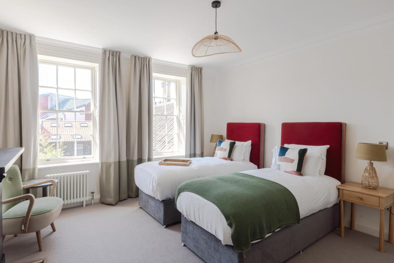 Redcliffe Parade No.9 I Your Apartamento *