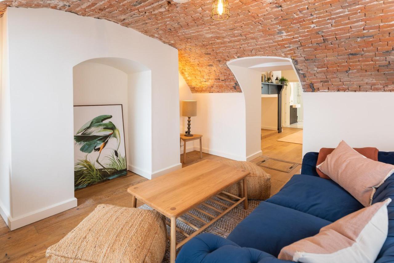 Redcliffe Parade No.9 I Your Apartamento